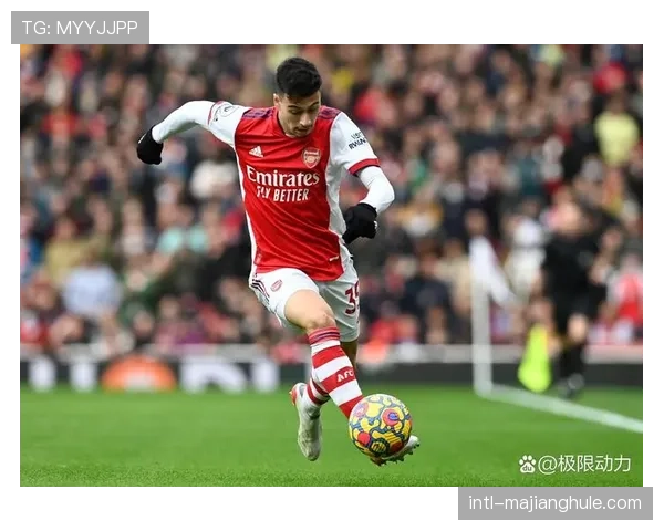 确认:阿森纳前锋萨卡腿筋轻微拉伤,预计缺席两周